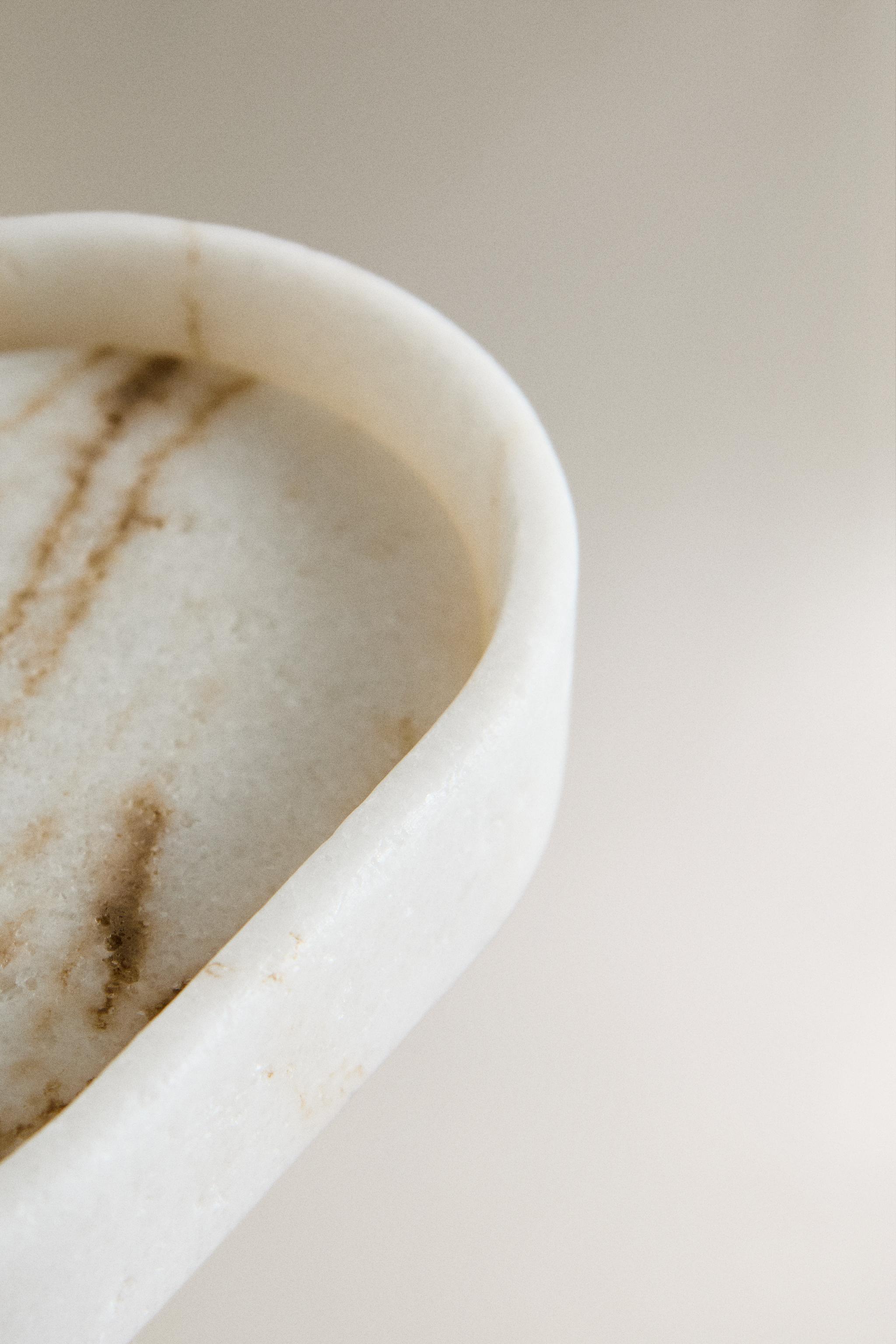 MARBLE-EFFECT BATHROOM SOAP DISH